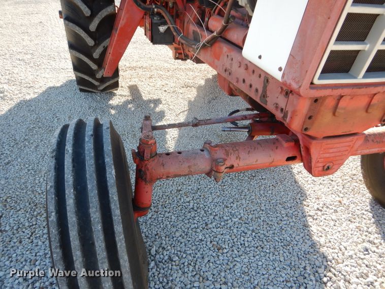 image for item DM4420 1977 International 986  tractor