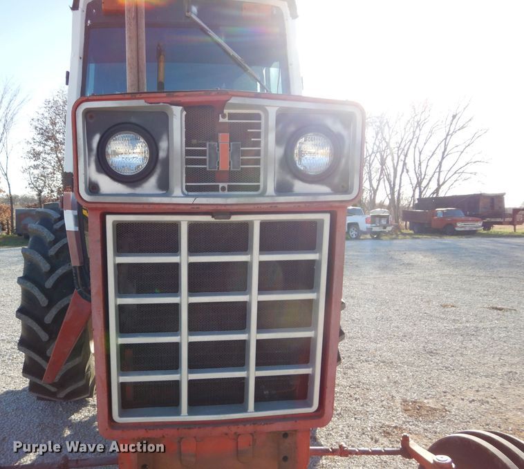 image for item DM4420 1977 International 986  tractor