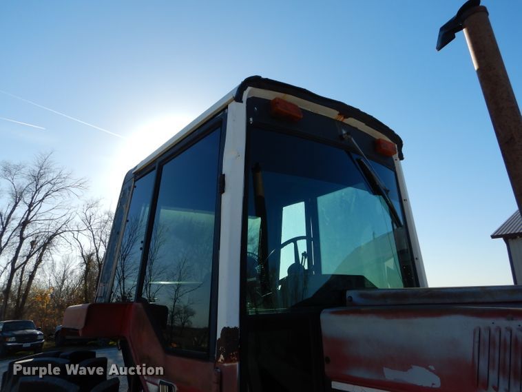 image for item DM4420 1977 International 986  tractor