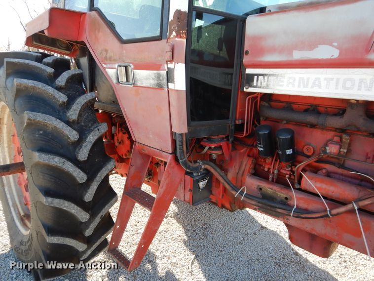 image for item DM4420 1977 International 986  tractor
