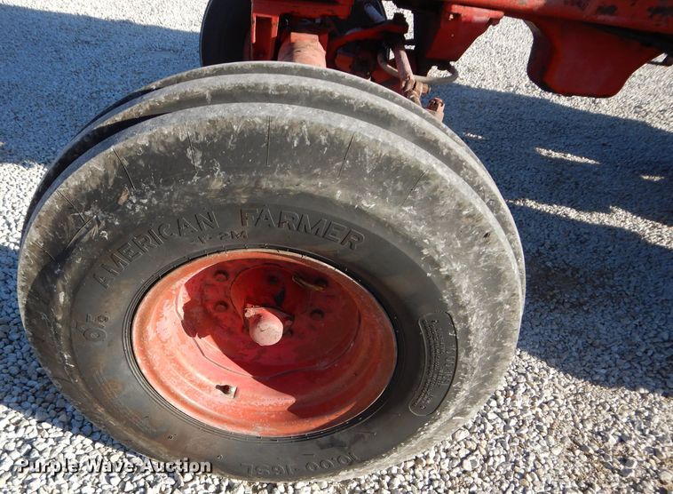 image for item DM4420 1977 International 986  tractor