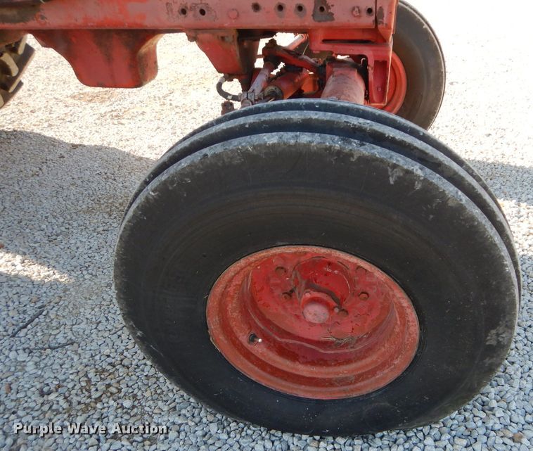 image for item DM4420 1977 International 986  tractor