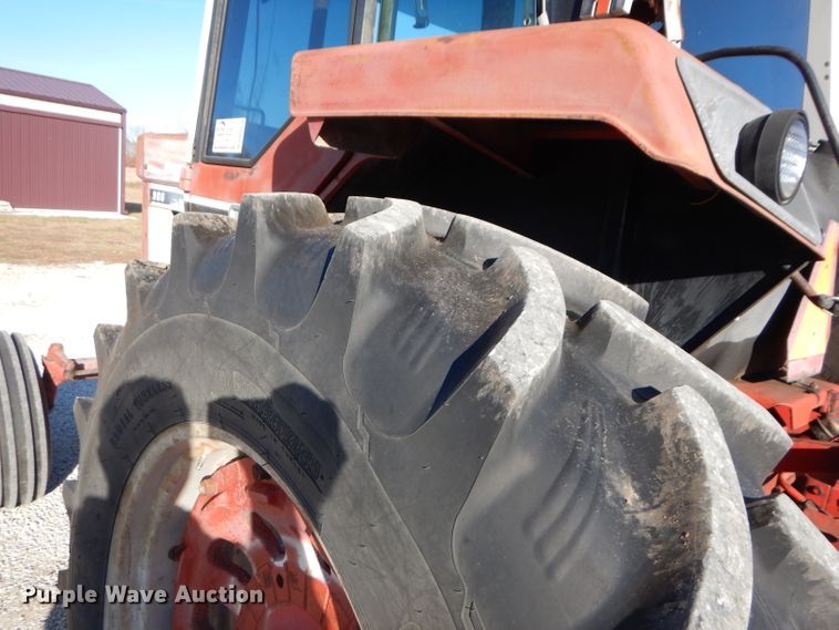 image for item DM4420 1977 International 986  tractor