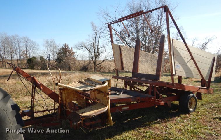 image for item DM4421 New Holland Stackliner 1010  bale stacker