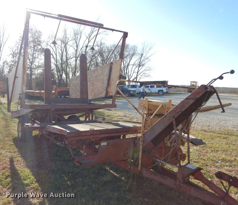 image for item DM4421 New Holland Stackliner 1010  bale stacker