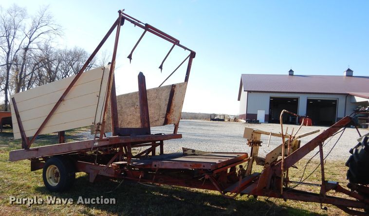 image for item DM4421 New Holland Stackliner 1010  bale stacker