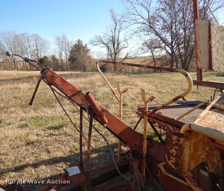 image for item DM4421 New Holland Stackliner 1010  bale stacker