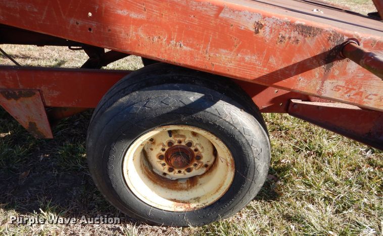 image for item DM4421 New Holland Stackliner 1010  bale stacker