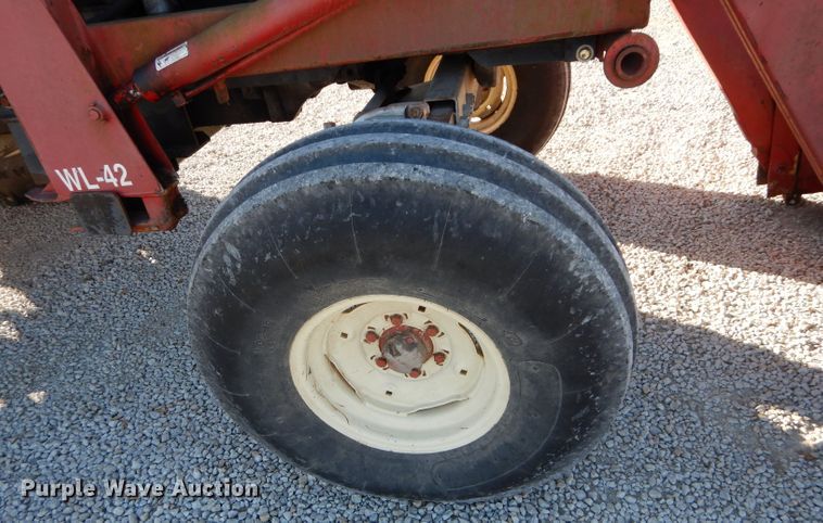 image for item DM4422 1972 Massey Ferguson 1130  tractor