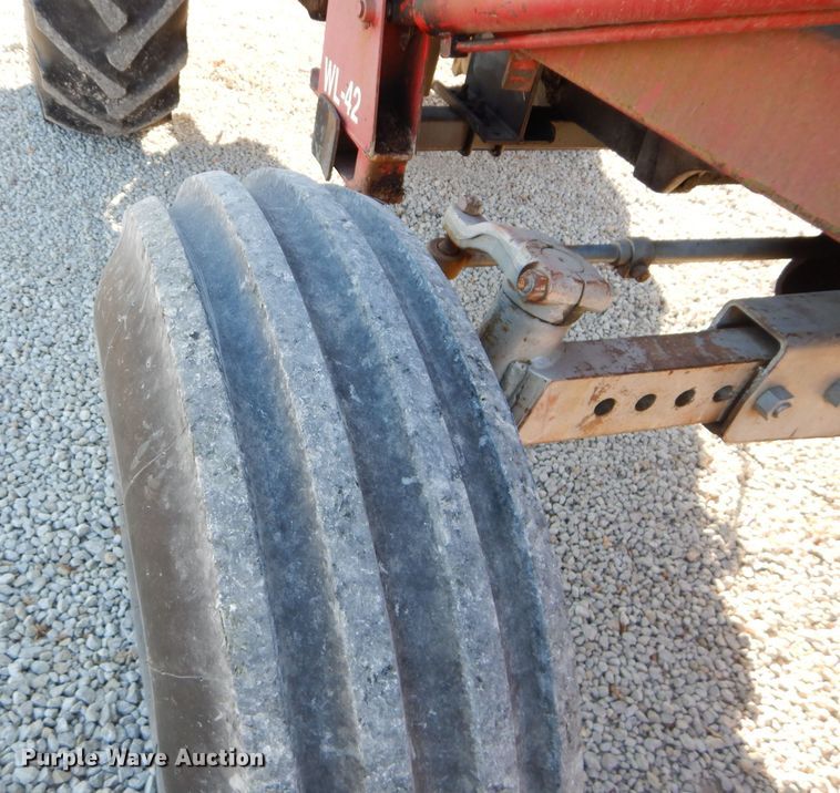 image for item DM4422 1972 Massey Ferguson 1130  tractor