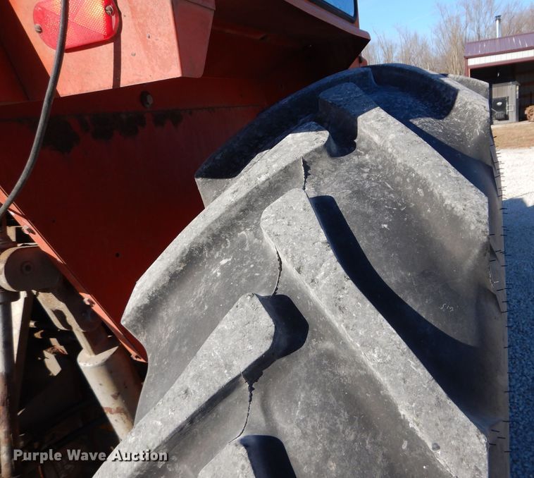 image for item DM4422 1972 Massey Ferguson 1130  tractor