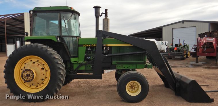image for item DN0072 1990 John Deere 4555  tractor