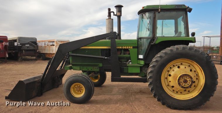 image for item DN0072 1990 John Deere 4555  tractor