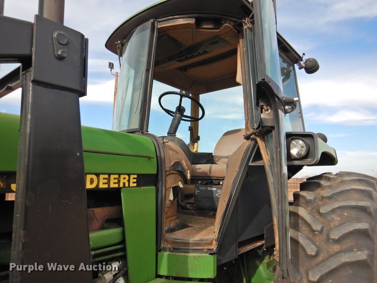 image for item DN0072 1990 John Deere 4555  tractor