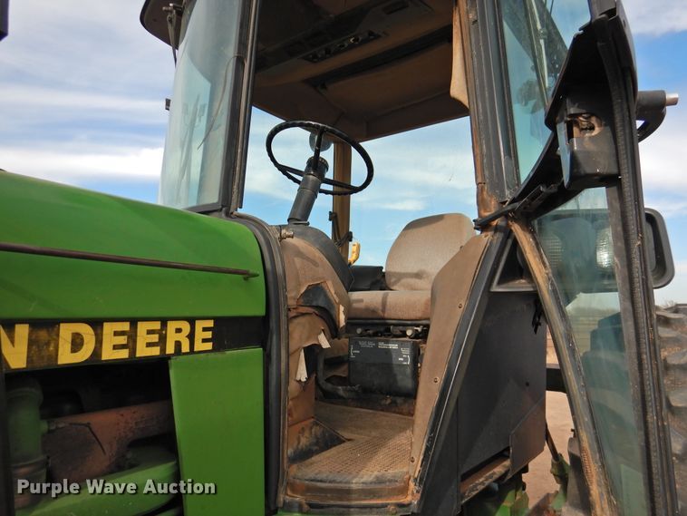 image for item DN0072 1990 John Deere 4555  tractor