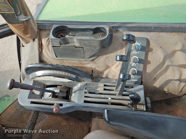 image for item DN0072 1990 John Deere 4555  tractor