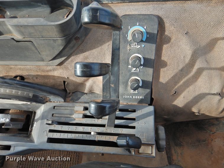 image for item DN0072 1990 John Deere 4555  tractor