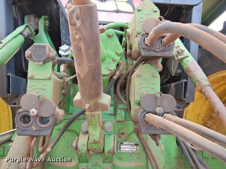 image for item DN0072 1990 John Deere 4555  tractor