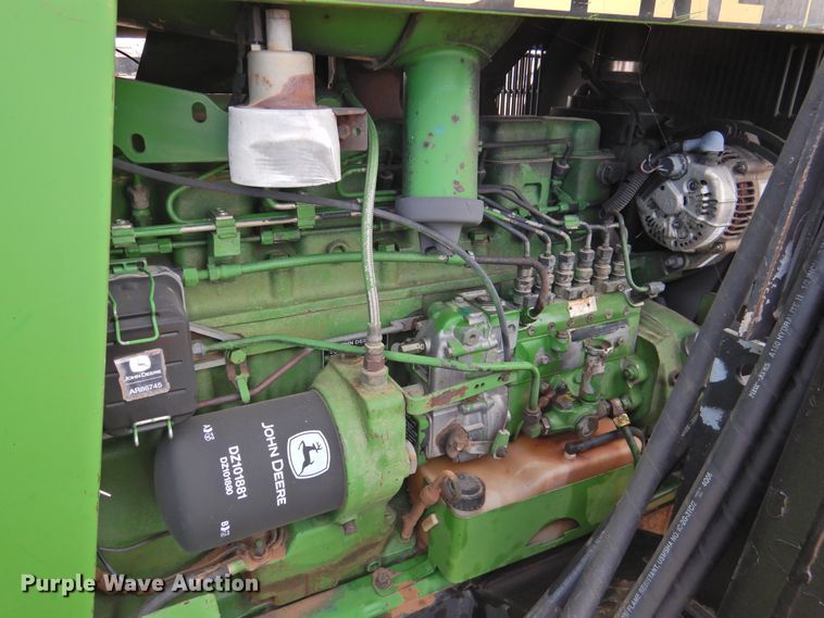 image for item DN0072 1990 John Deere 4555  tractor
