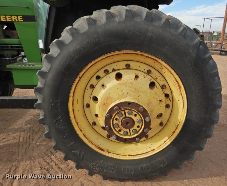 image for item DN0072 1990 John Deere 4555  tractor