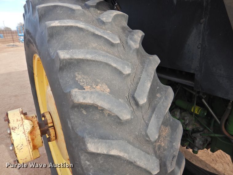 image for item DN0072 1990 John Deere 4555  tractor