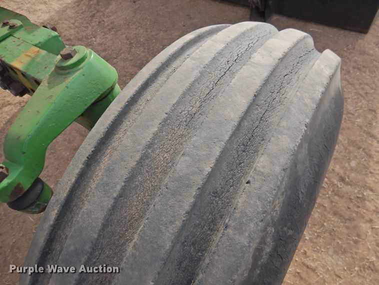 image for item DN0072 1990 John Deere 4555  tractor