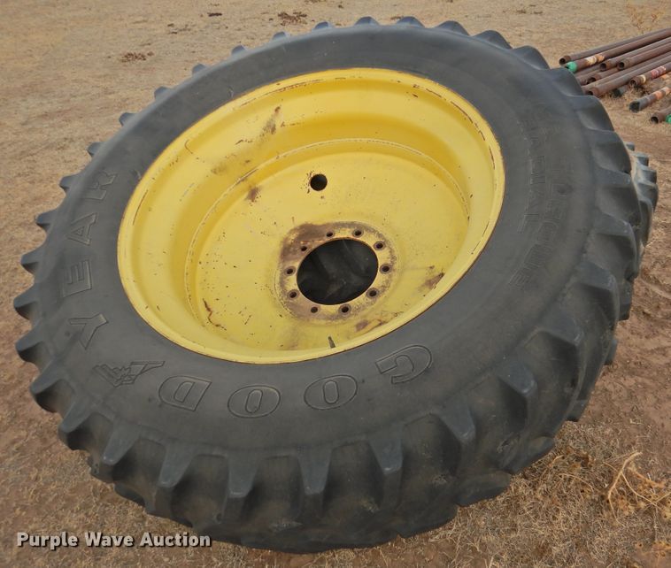 image for item DN0072 1990 John Deere 4555  tractor