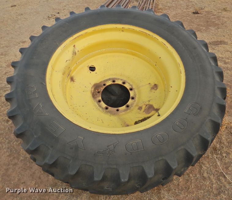 image for item DN0072 1990 John Deere 4555  tractor