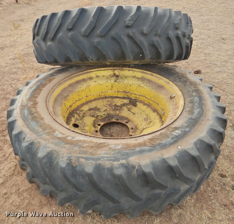 image for item DN0072 1990 John Deere 4555  tractor