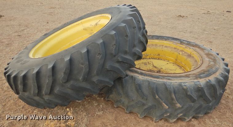 image for item DN0072 1990 John Deere 4555  tractor