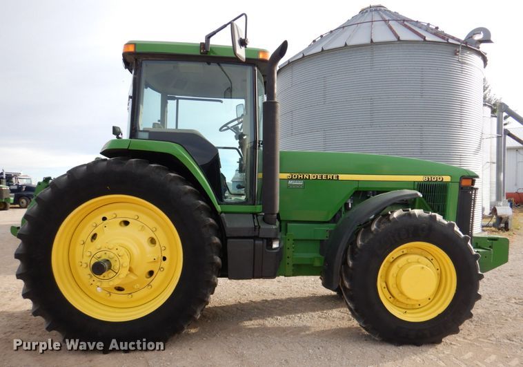 image for item DN2514 1997 John Deere 8100  MFWD tractor