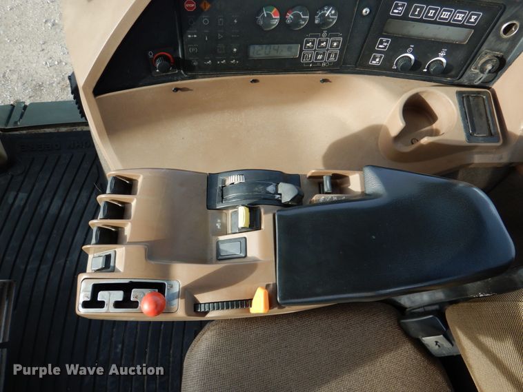 image for item DN2514 1997 John Deere 8100  MFWD tractor