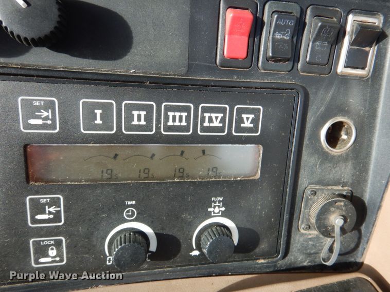 image for item DN2514 1997 John Deere 8100  MFWD tractor