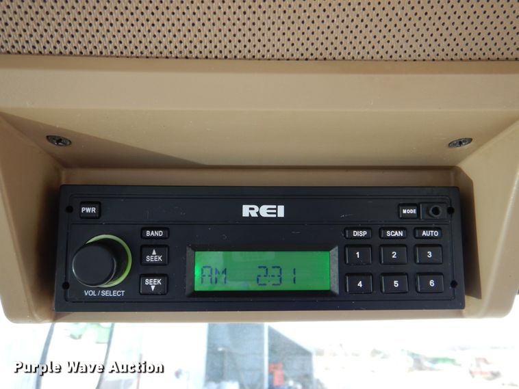 image for item DN2514 1997 John Deere 8100  MFWD tractor