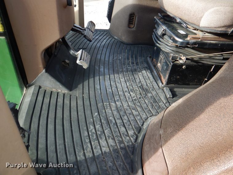 image for item DN2514 1997 John Deere 8100  MFWD tractor