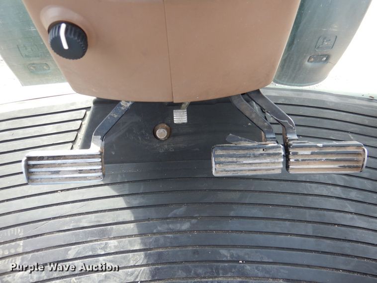 image for item DN2514 1997 John Deere 8100  MFWD tractor