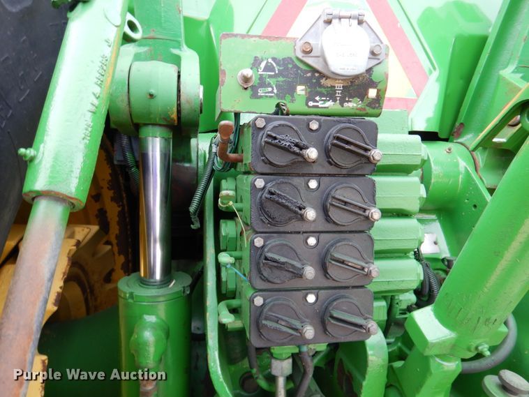 image for item DN2514 1997 John Deere 8100  MFWD tractor