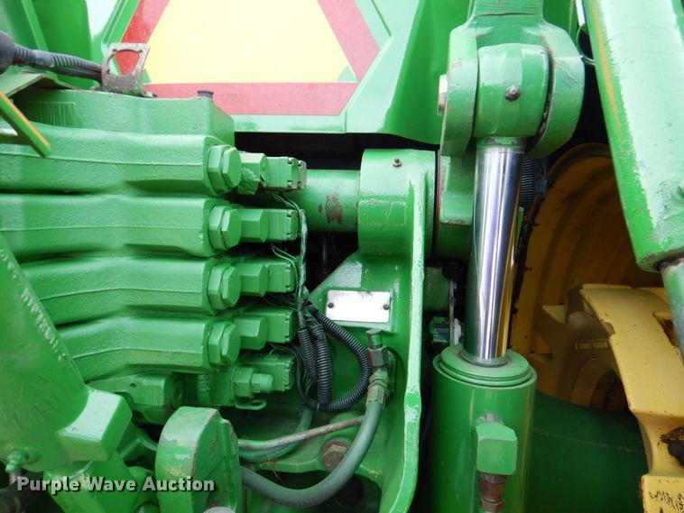 image for item DN2514 1997 John Deere 8100  MFWD tractor