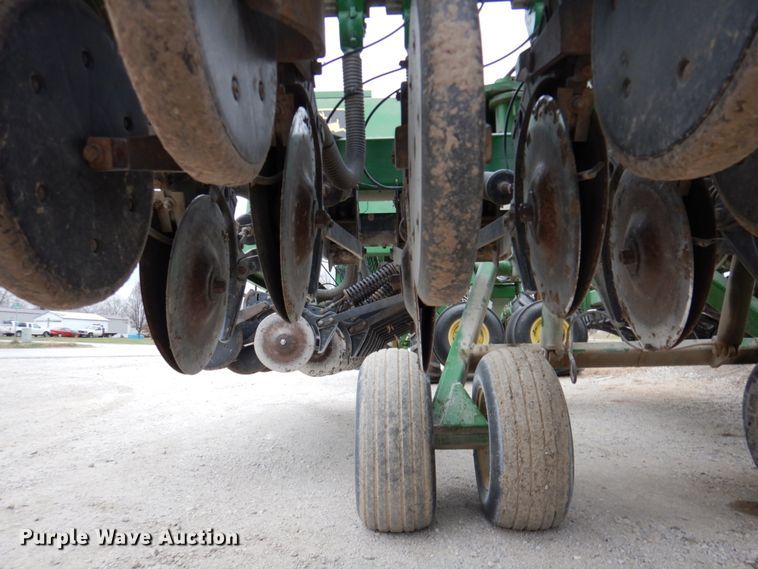 image for item DN2542 John Deere 455  grain drill