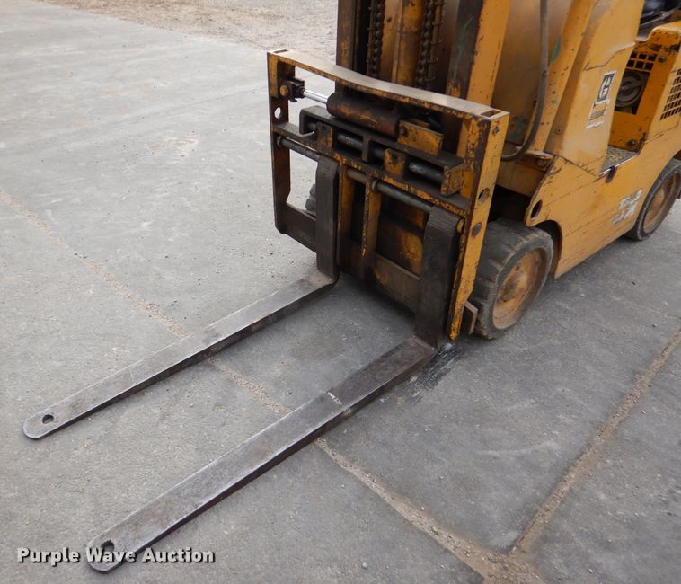 image for item DN5379 Towmotor 462SLP4024  forklift