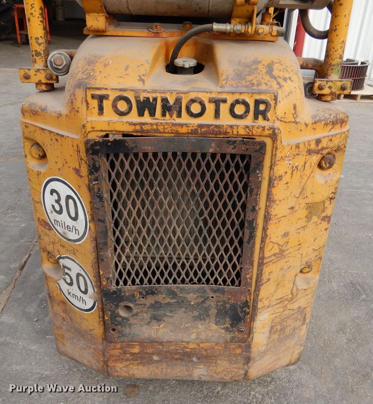image for item DN5379 Towmotor 462SLP4024  forklift