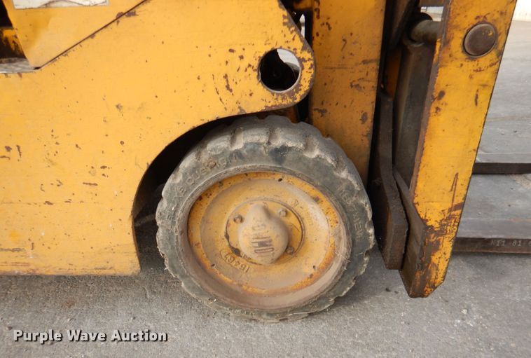 image for item DN5379 Towmotor 462SLP4024  forklift