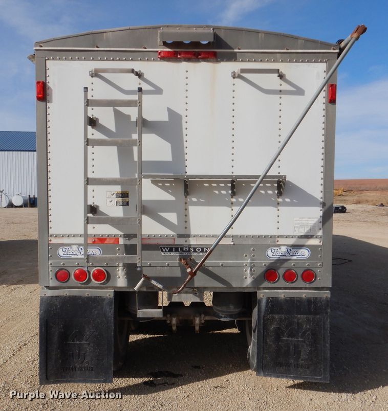 image for item DN5383 2000 Wilson DWH400  grain trailer