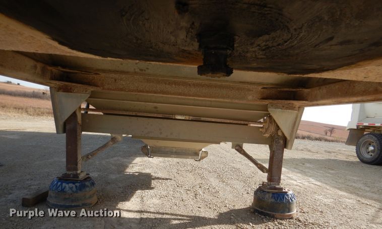 image for item DN5383 2000 Wilson DWH400  grain trailer