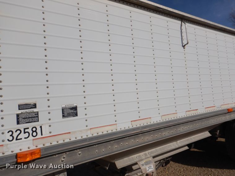 image for item DN5383 2000 Wilson DWH400  grain trailer