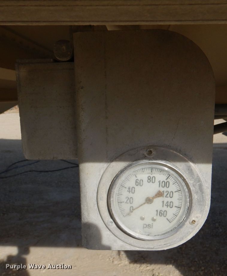 image for item DN5383 2000 Wilson DWH400  grain trailer