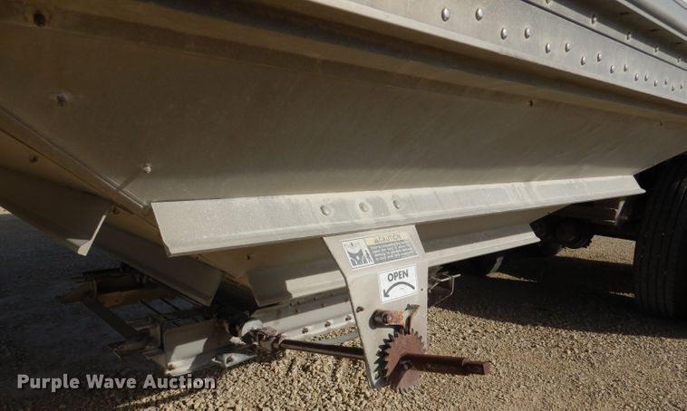 image for item DN5383 2000 Wilson DWH400  grain trailer