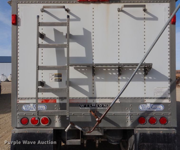 image for item DN5383 2000 Wilson DWH400  grain trailer
