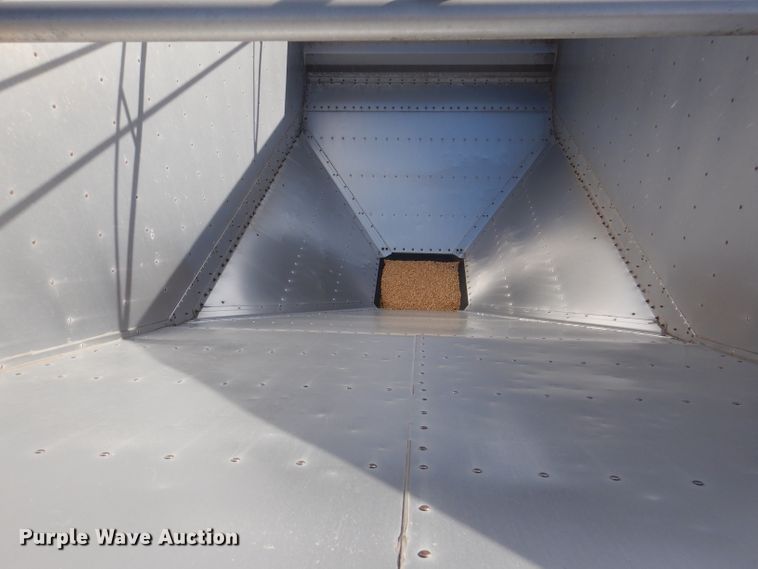 image for item DN5383 2000 Wilson DWH400  grain trailer