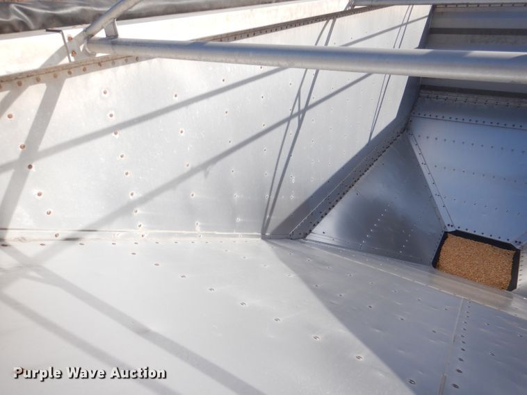 image for item DN5383 2000 Wilson DWH400  grain trailer